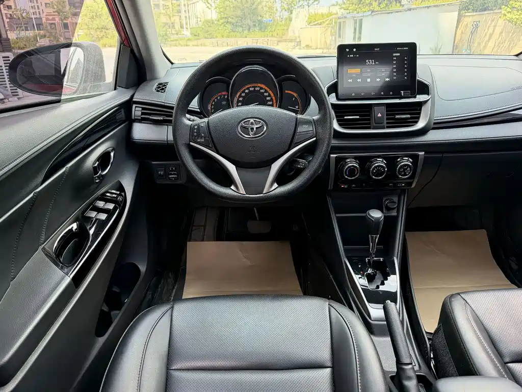 Toyota Yaris L 2022 — фото 8