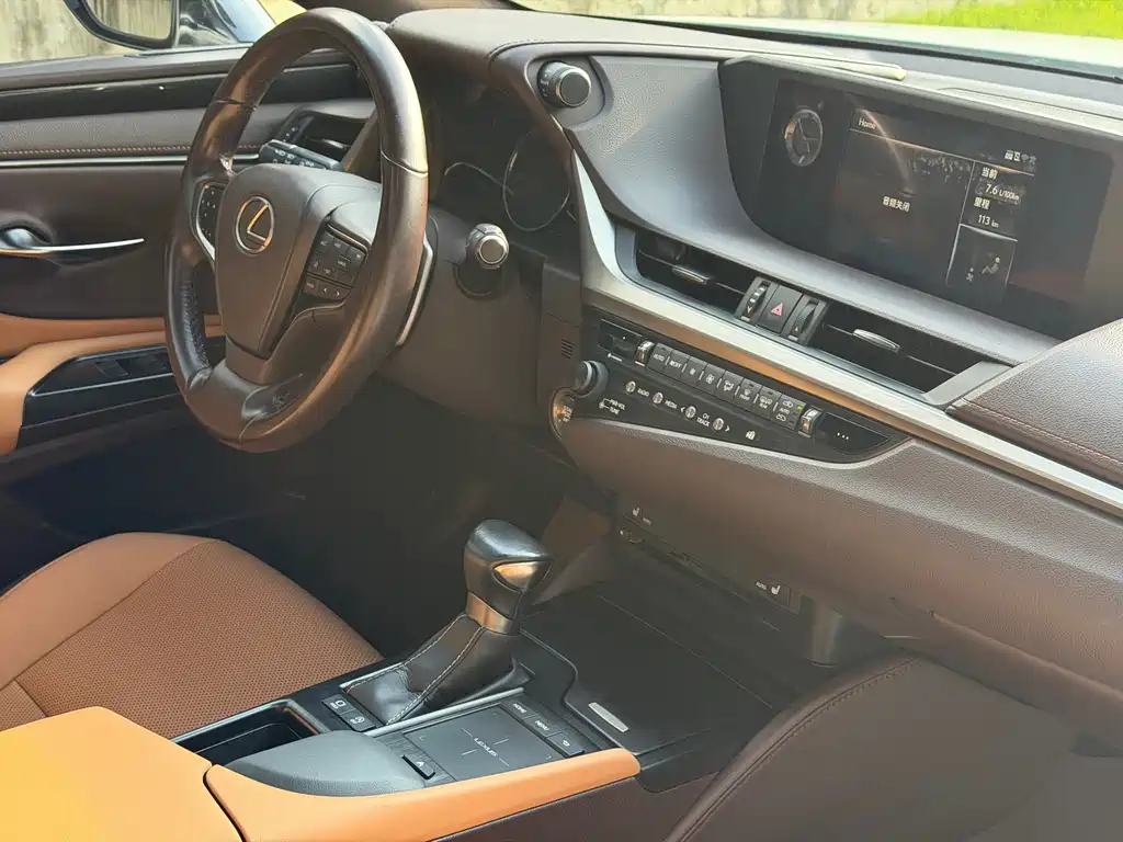 Lexus ES 2020 — фото 12