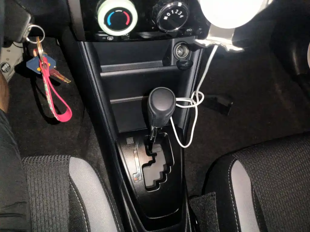 Toyota Yaris L 2022 — фото 10