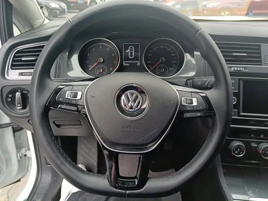 Volkswagen Golf 2018 — фото 15