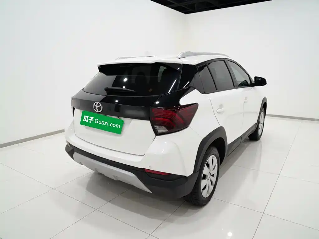 Toyota Yaris L 2022 — фото 4