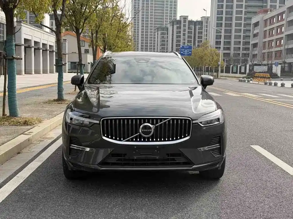 Volvo XC60 2022 — фото 8