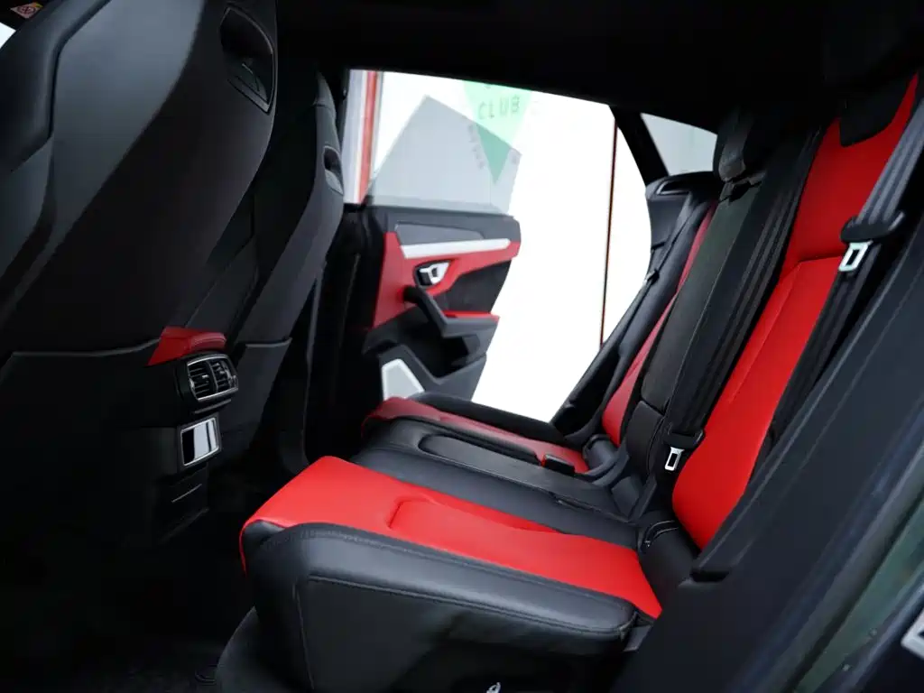 Lamborghini Urus 2019 — фото 39