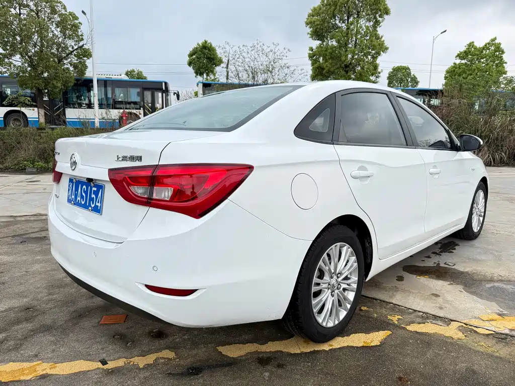Buick Excelle 2015 — фото 4