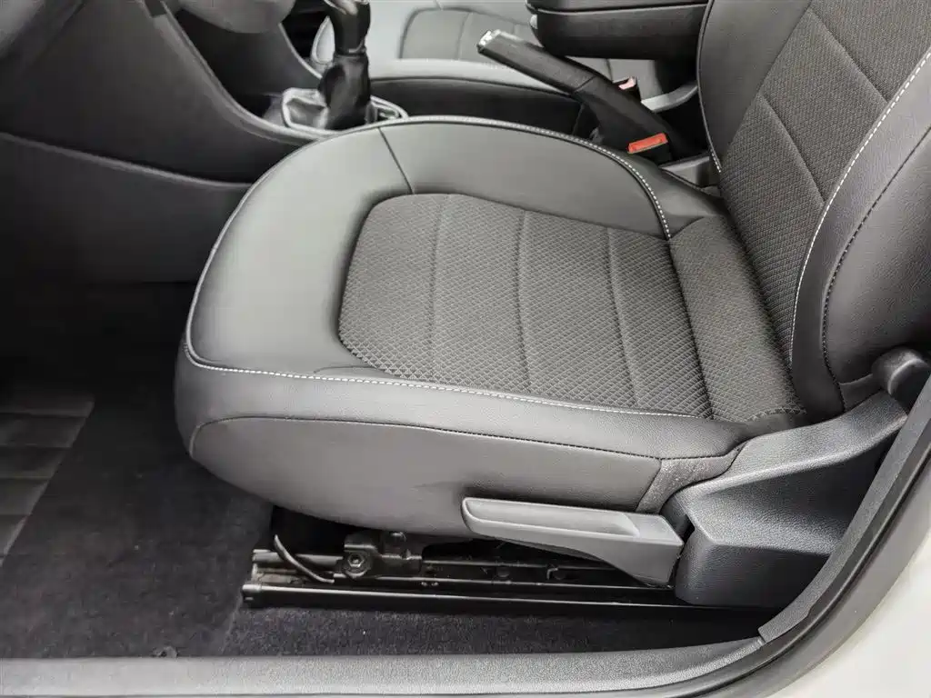 Skoda Rapid Spaceback 2016 — фото 20