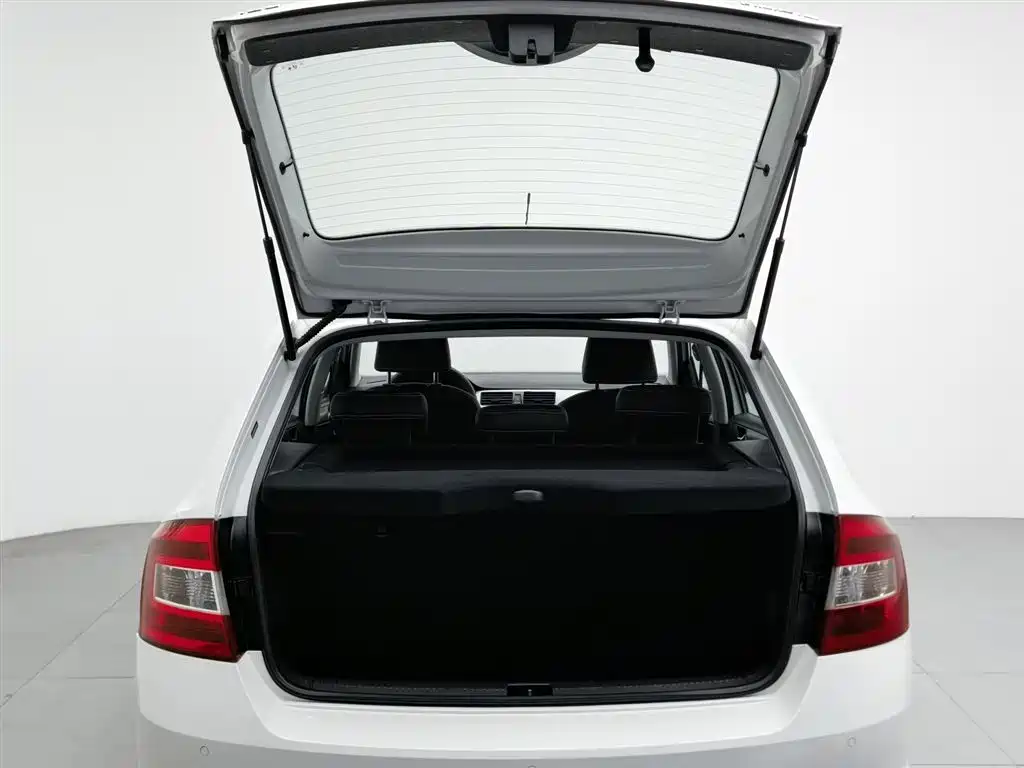Skoda Rapid Spaceback 2016 — фото 16