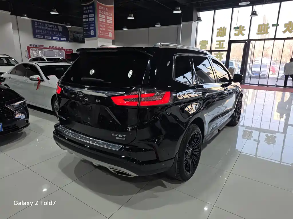 Ford Edge 2022 — фото 9