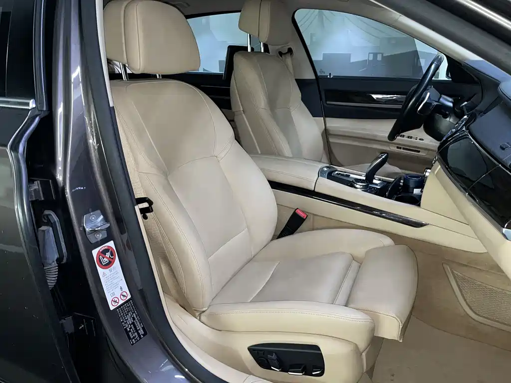 BMW 7 Series 2013 — фото 16