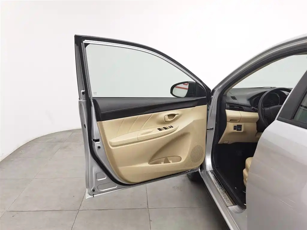 Toyota Vios 2015 — фото 8