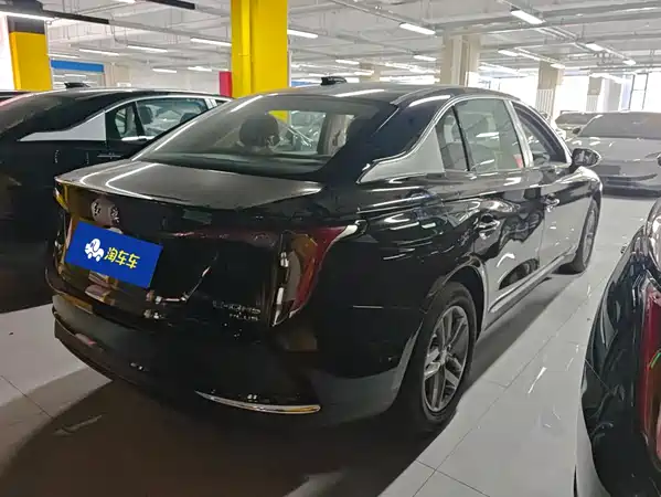 Hongqi E-QM5 2026