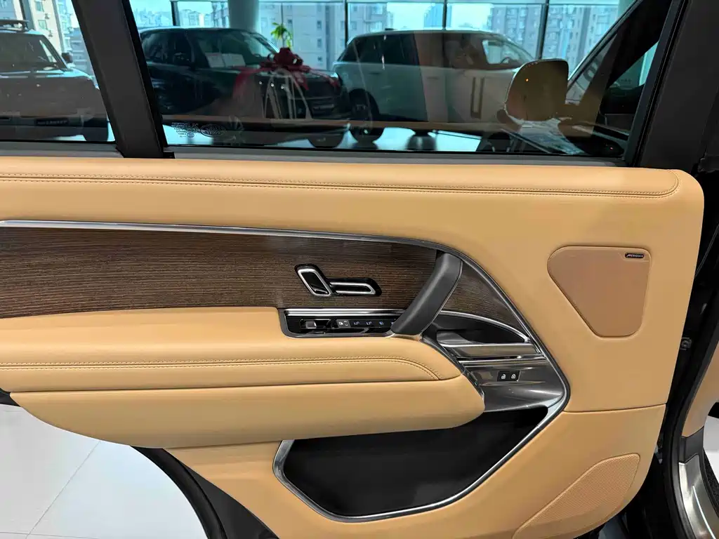Land Rover Range Rover 2025 — фото 14