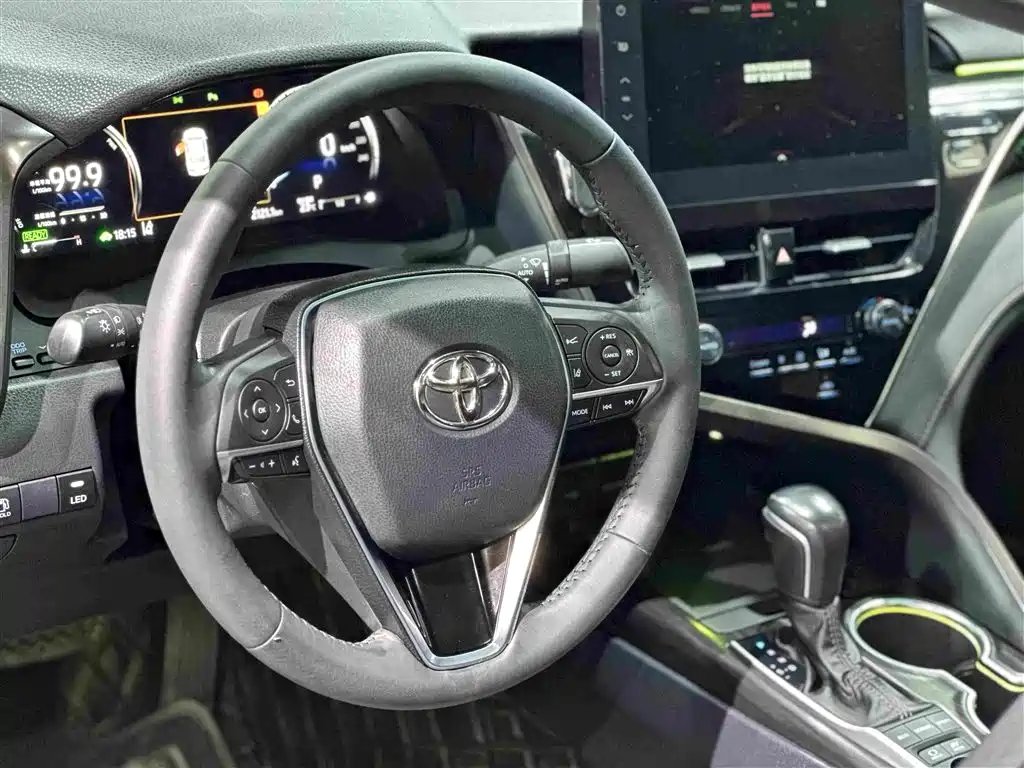 Toyota Camry 2022 — фото 5