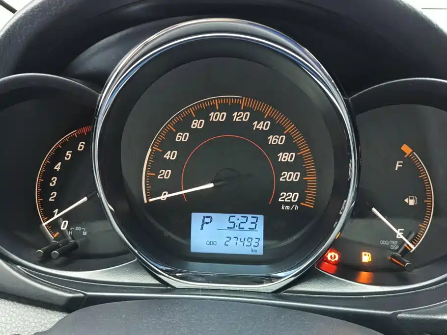 Toyota Yaris L 2021 — фото 14