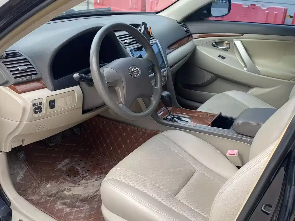Toyota Camry 2013 — фото 10