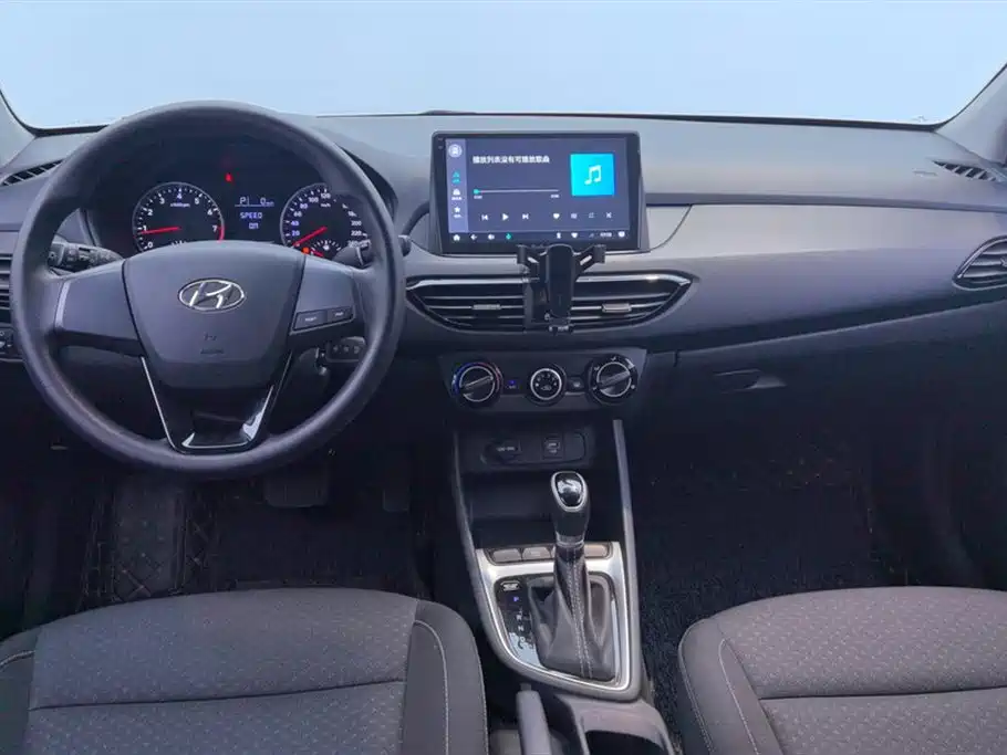 Hyundai Elantra 2023 — фото 12