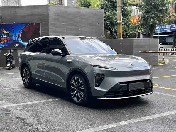 NIO ES8 2024