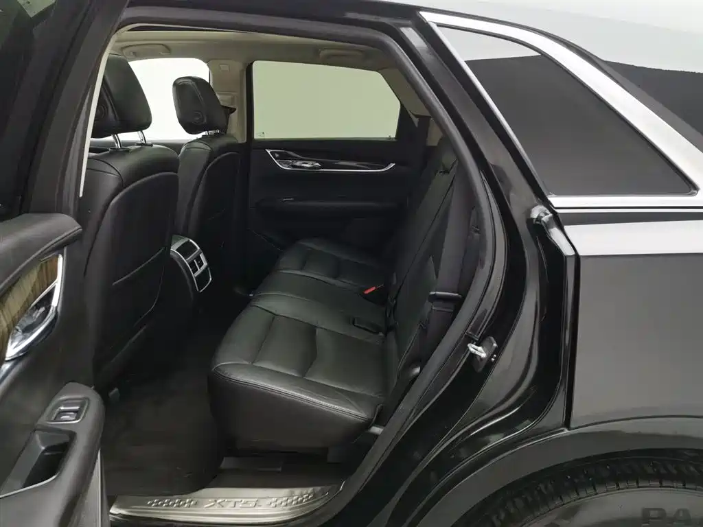 Cadillac XT5 2018 — фото 15