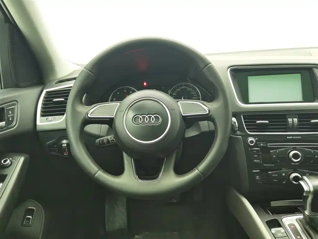 Audi Q5 2017 — фото 11