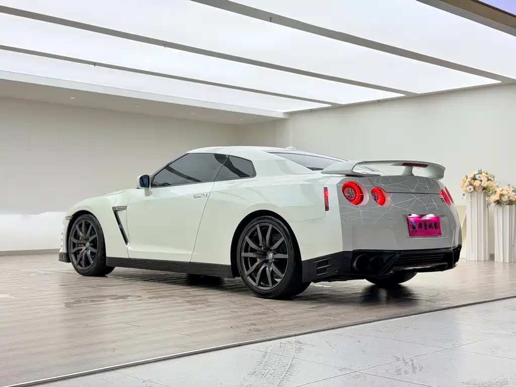 Nissan GT-R 2009 — фото 4