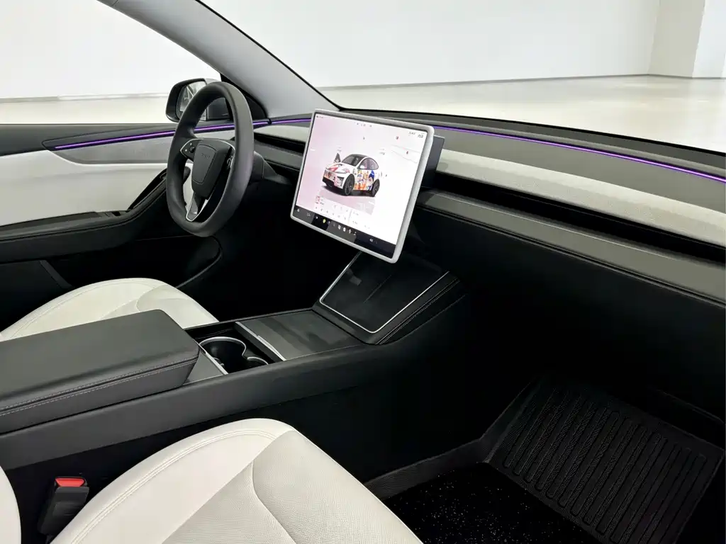 Tesla Model Y 2025 — фото 10
