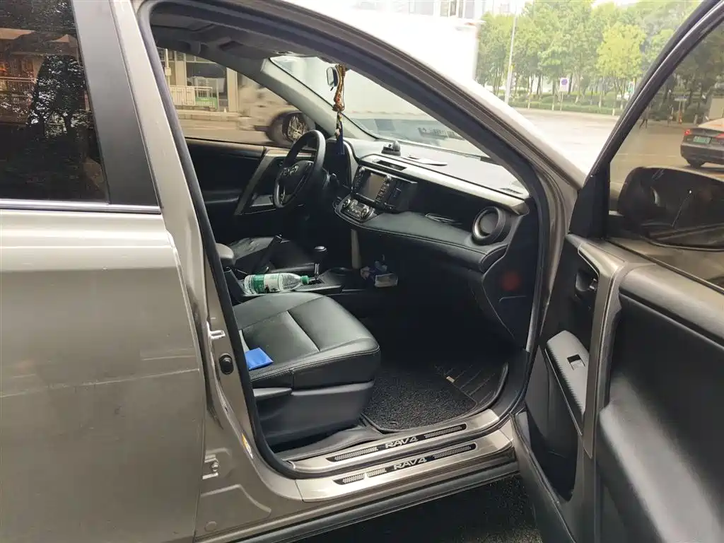 Toyota RAV4 2015 — фото 20