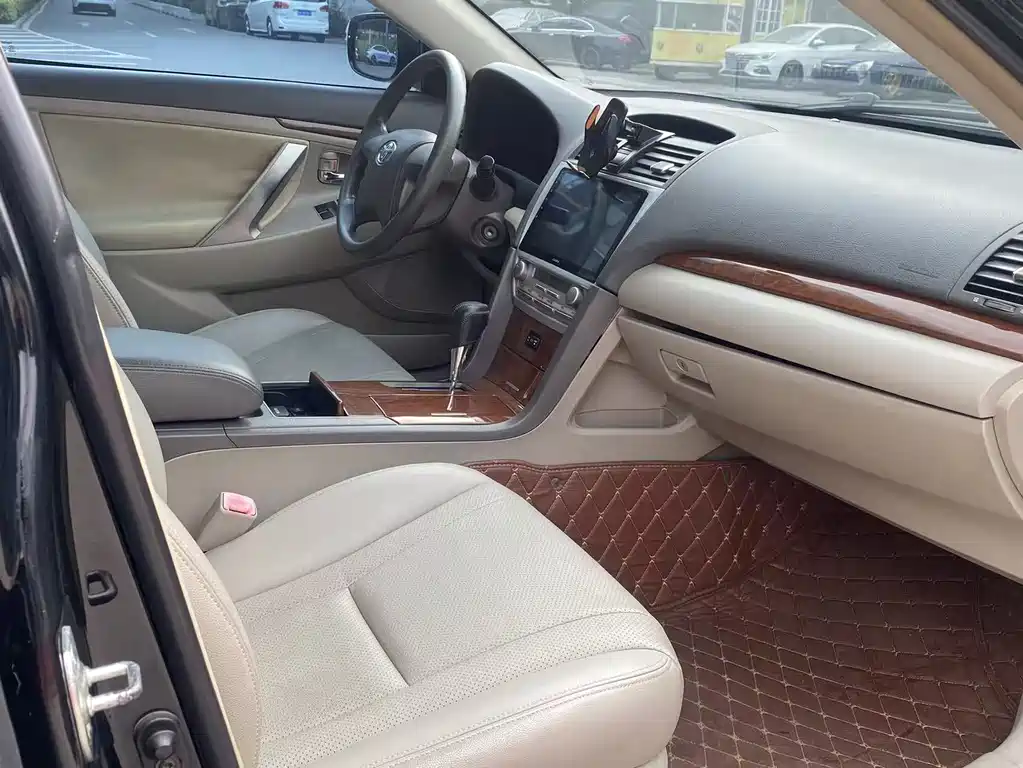 Toyota Camry 2013 — фото 16