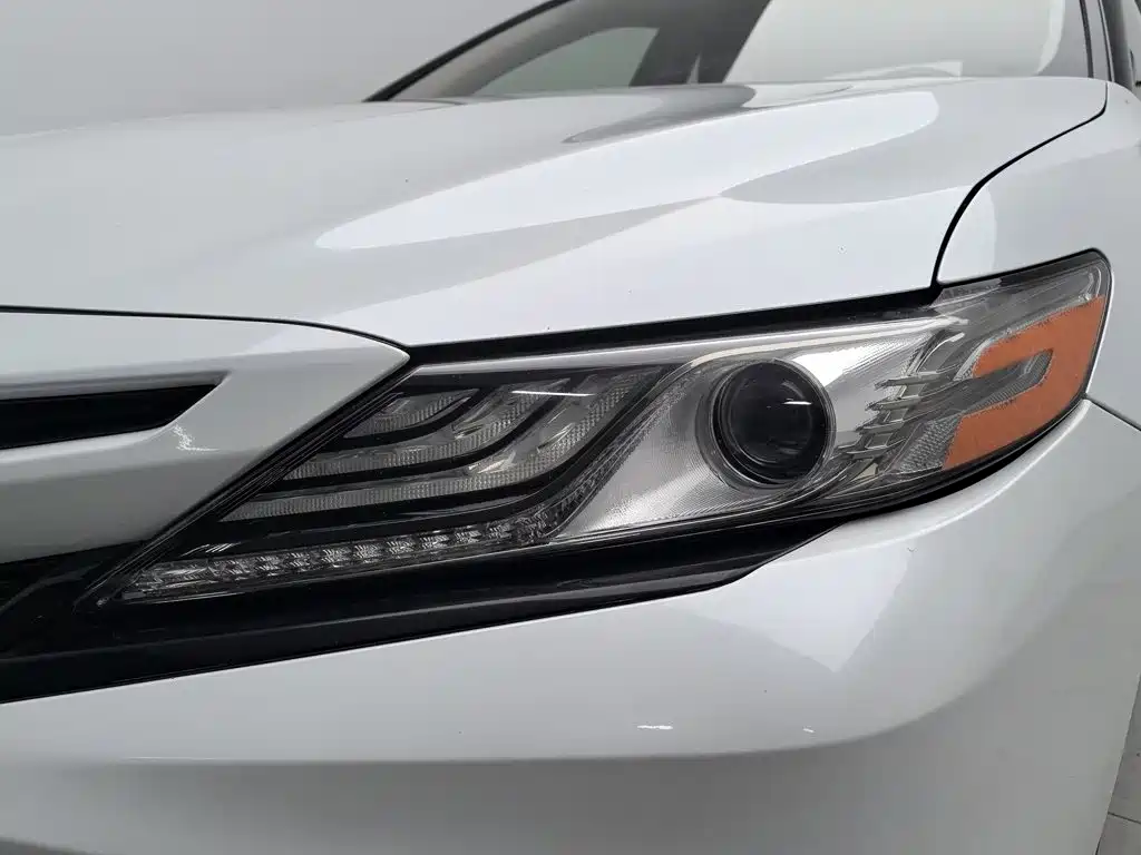 Toyota Camry 2019 — фото 7