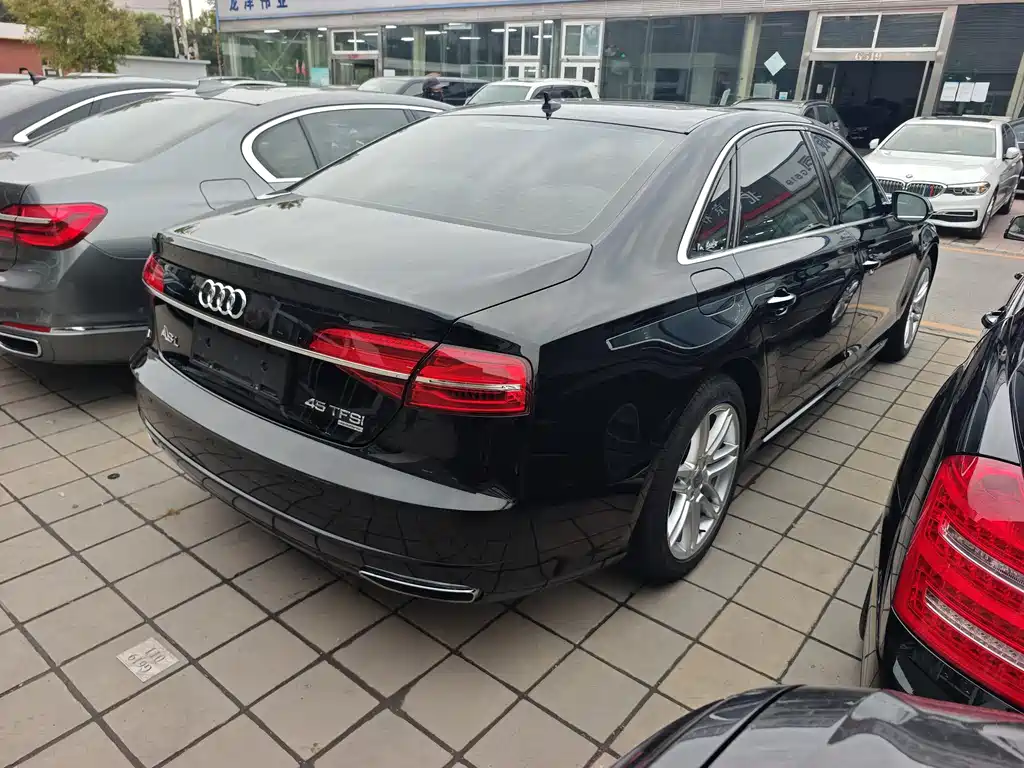 Audi A8 2018 — фото 25