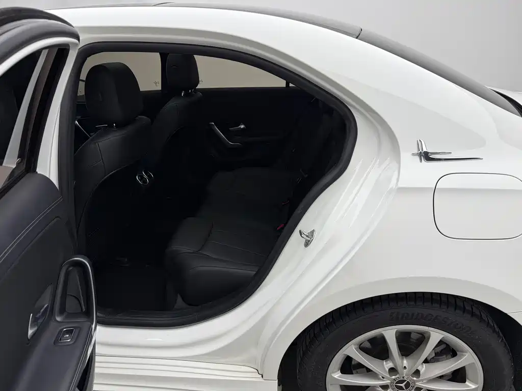 Mercedes-Benz A-Class 2022 — фото 17