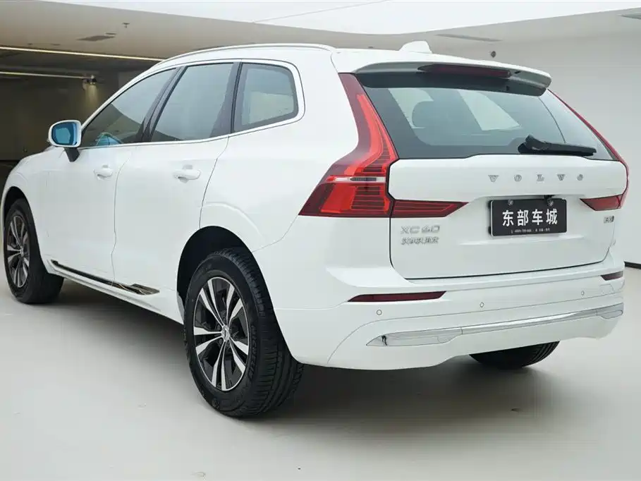 Volvo XC60 2025 — фото 4