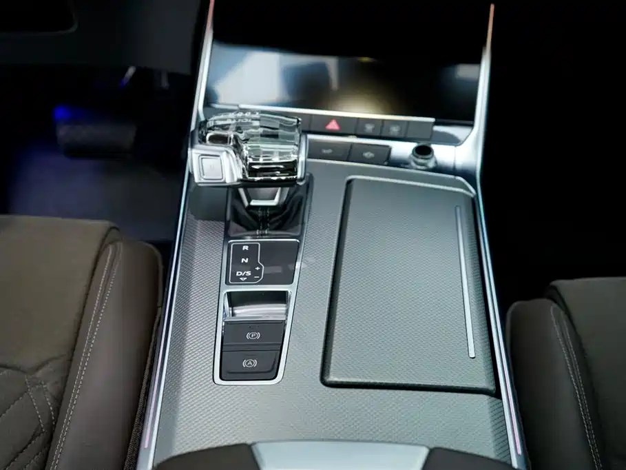 Audi A7L 2023 — фото 13