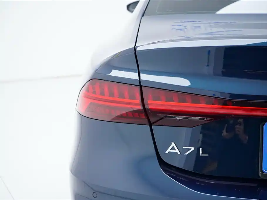 Audi A7L 2023 — фото 19