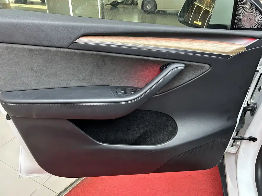 Tesla Model Y 2022 — фото 9