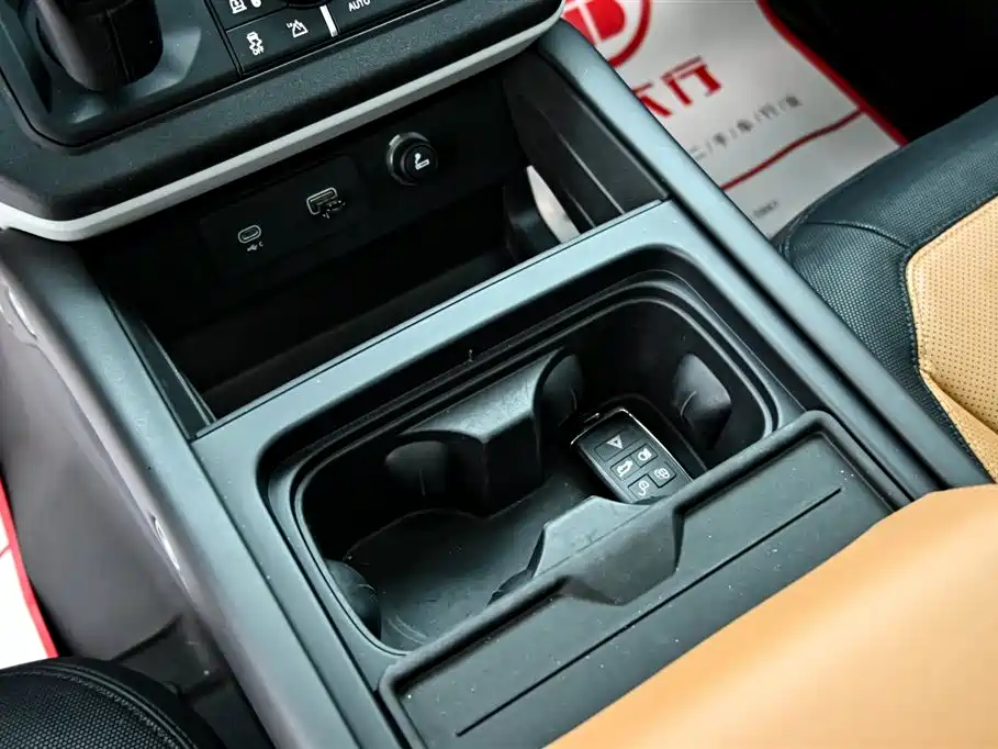 Land Rover Defender 2024 — фото 18