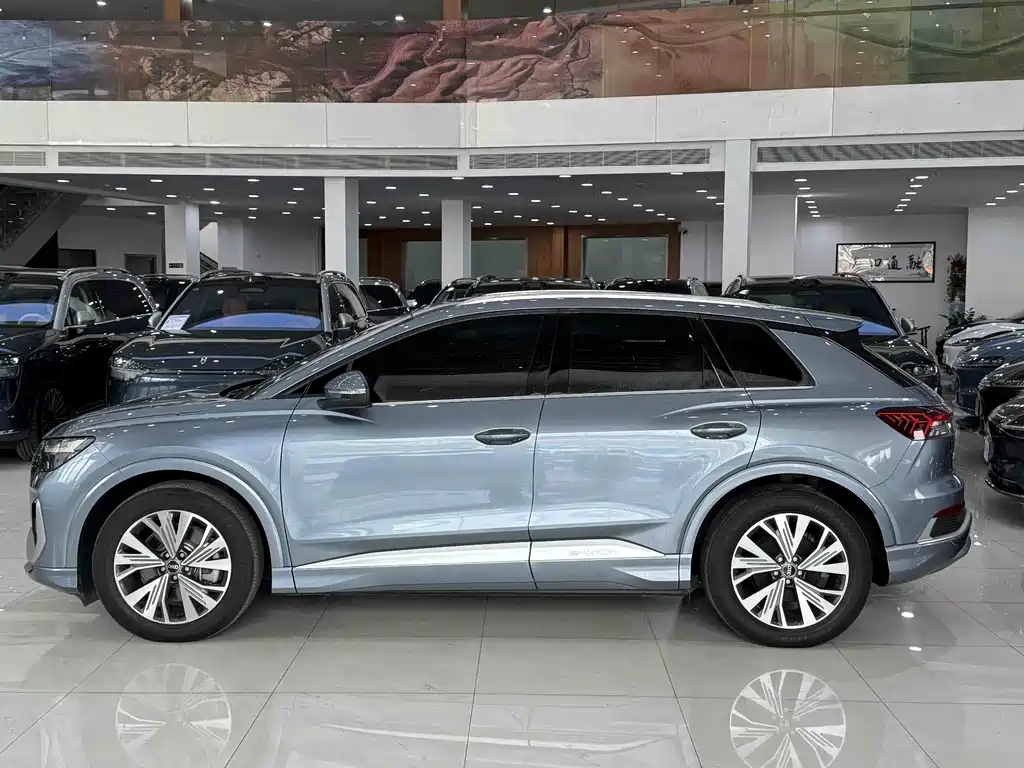 Audi Q4 e-tron 2025 — фото 3