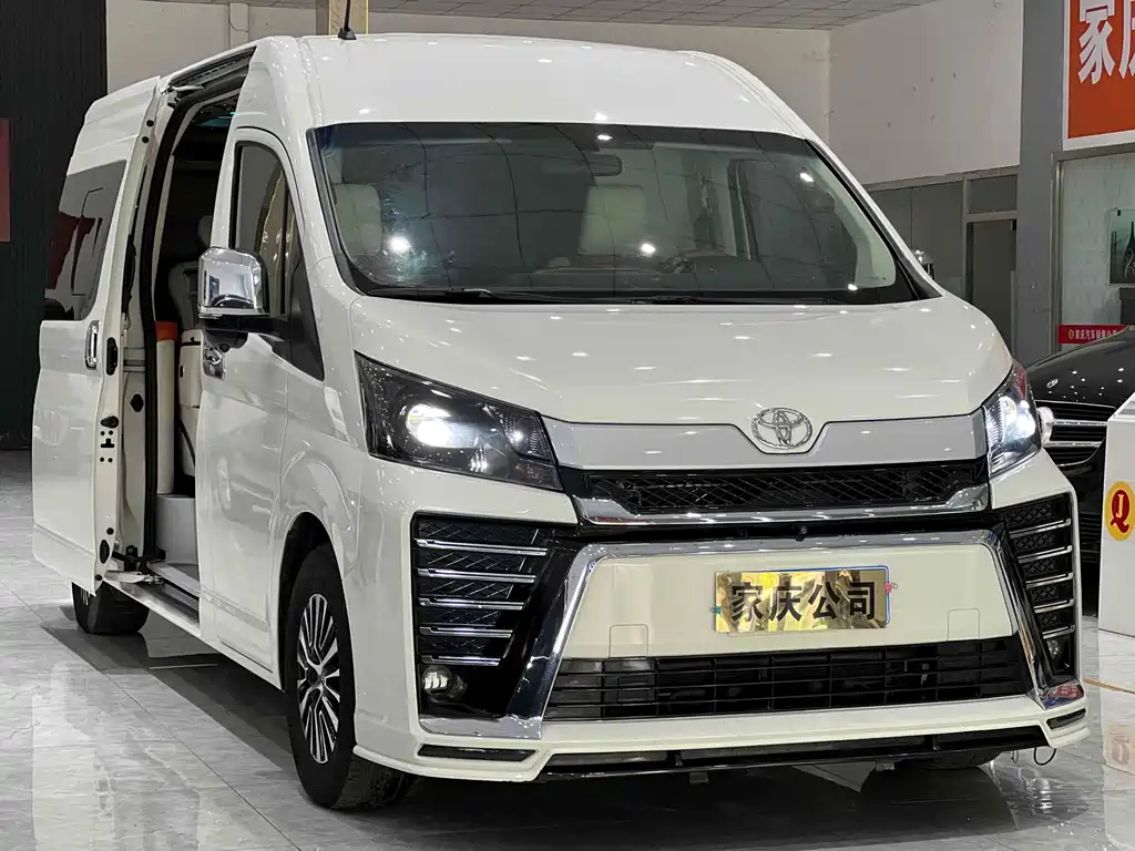 Toyota Hiace 2022 — фото 3