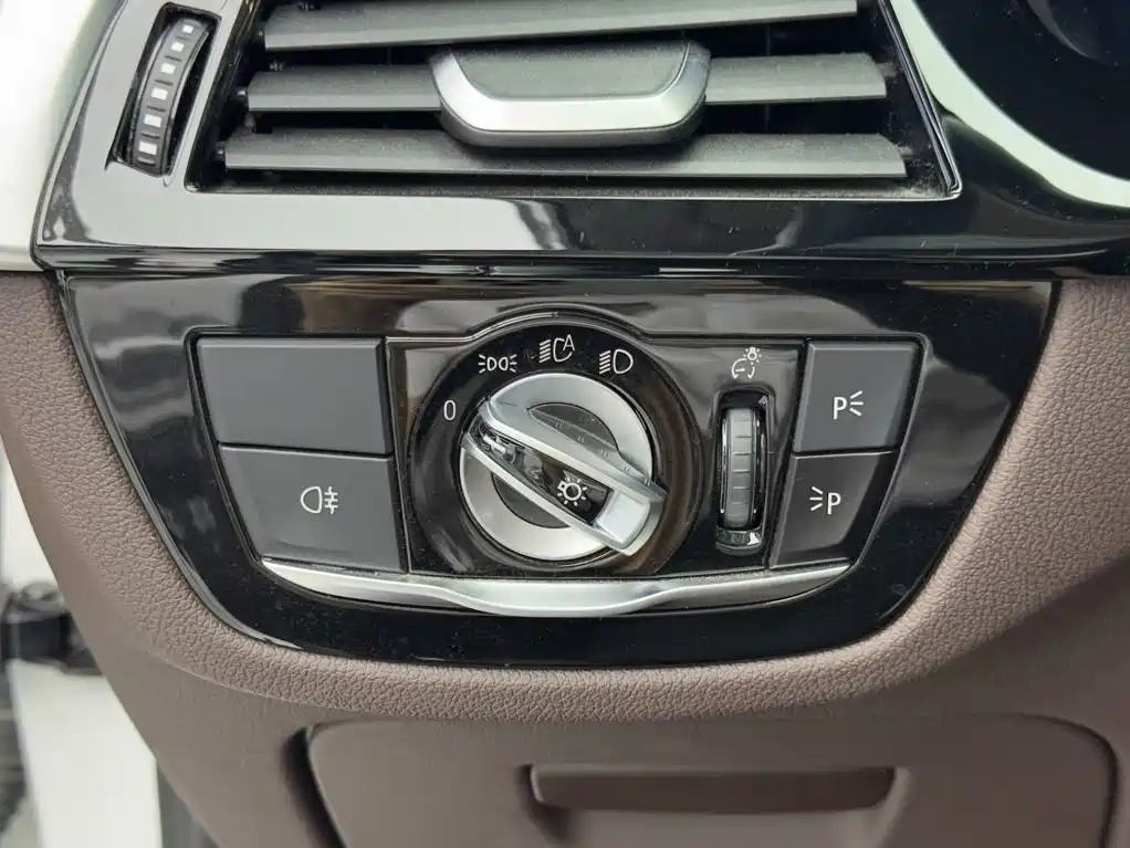 BMW 5 Series 2023 — фото 17
