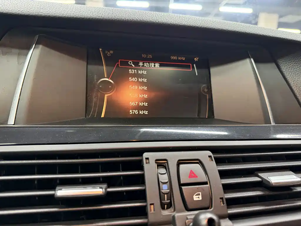 BMW 5 Series 2015 — фото 21
