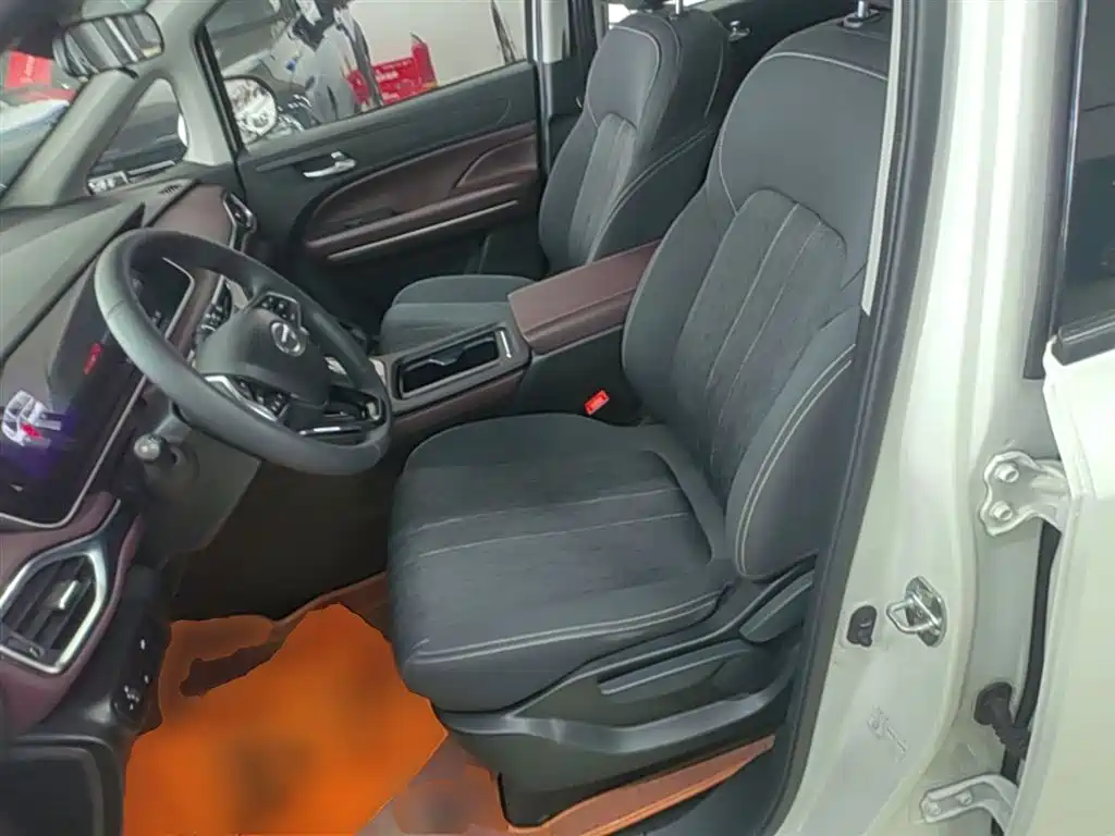 GAC Motor Trumpchi M6 2023 — фото 15