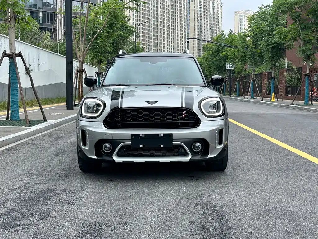 MINI MINI 2023