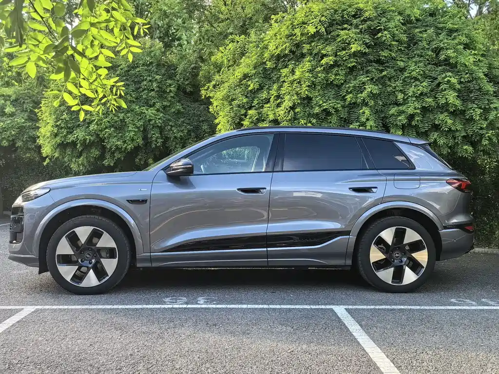 Audi Q6L e-tron 2025 — фото 3