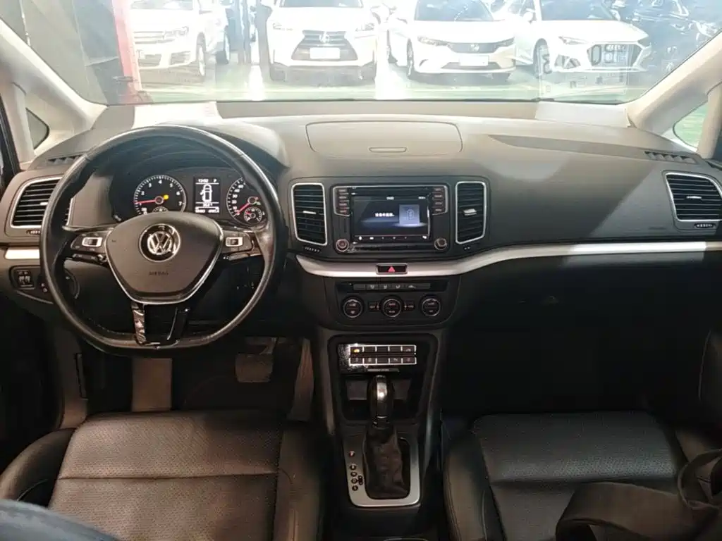 Volkswagen Sharan 2017 — фото 10