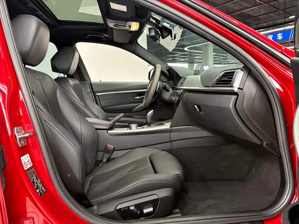 BMW 3 Series 2019 — фото 10