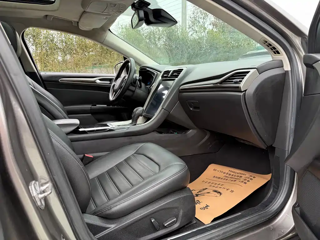 Ford Mondeo 2015 — фото 17