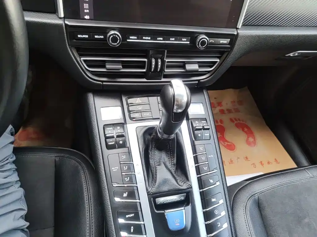 Porsche Macan 2019 — фото 14