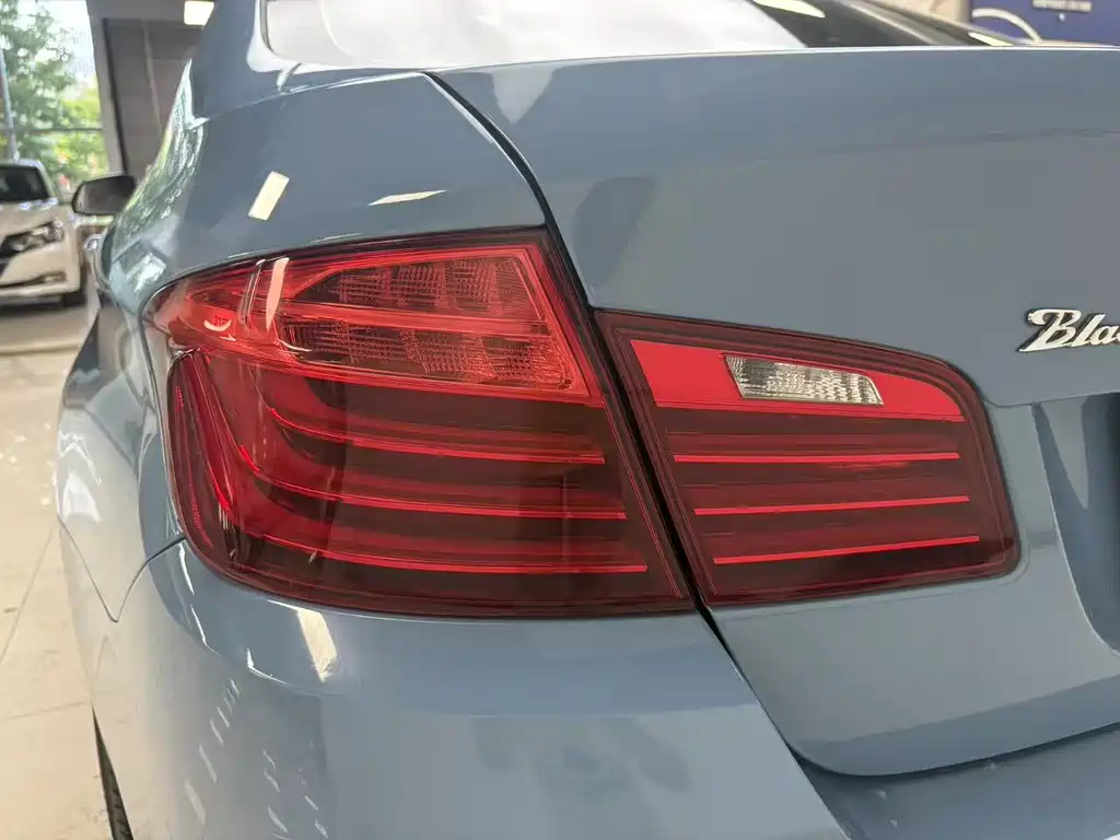 BMW 5 Series 2015 — фото 16
