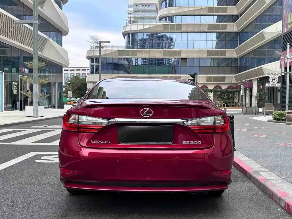 Lexus ES 2017 — фото 7