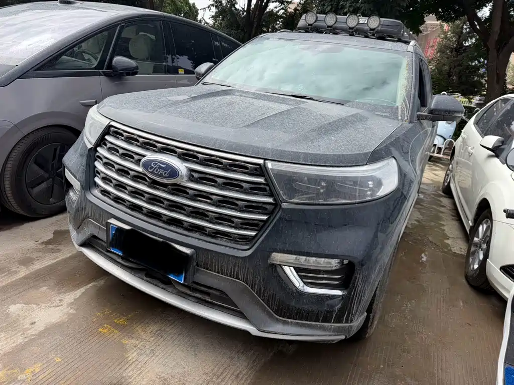 Ford Explorer 2020 — фото 1