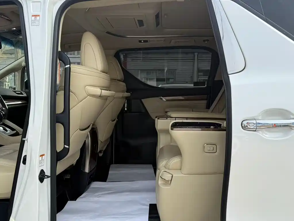 Toyota Alphard 2018 — фото 13