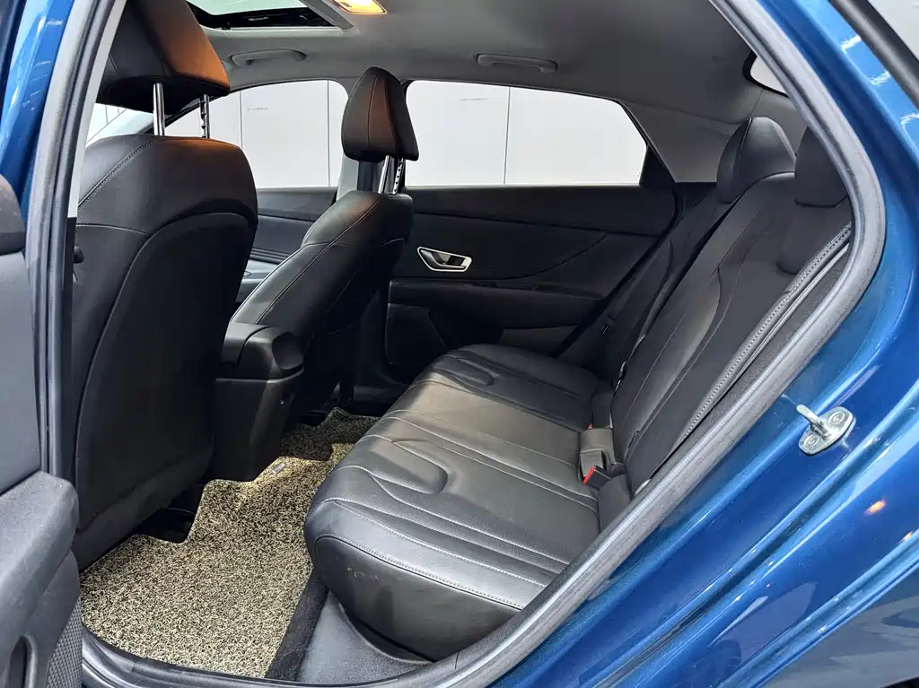 Hyundai Elantra 2021 — фото 10